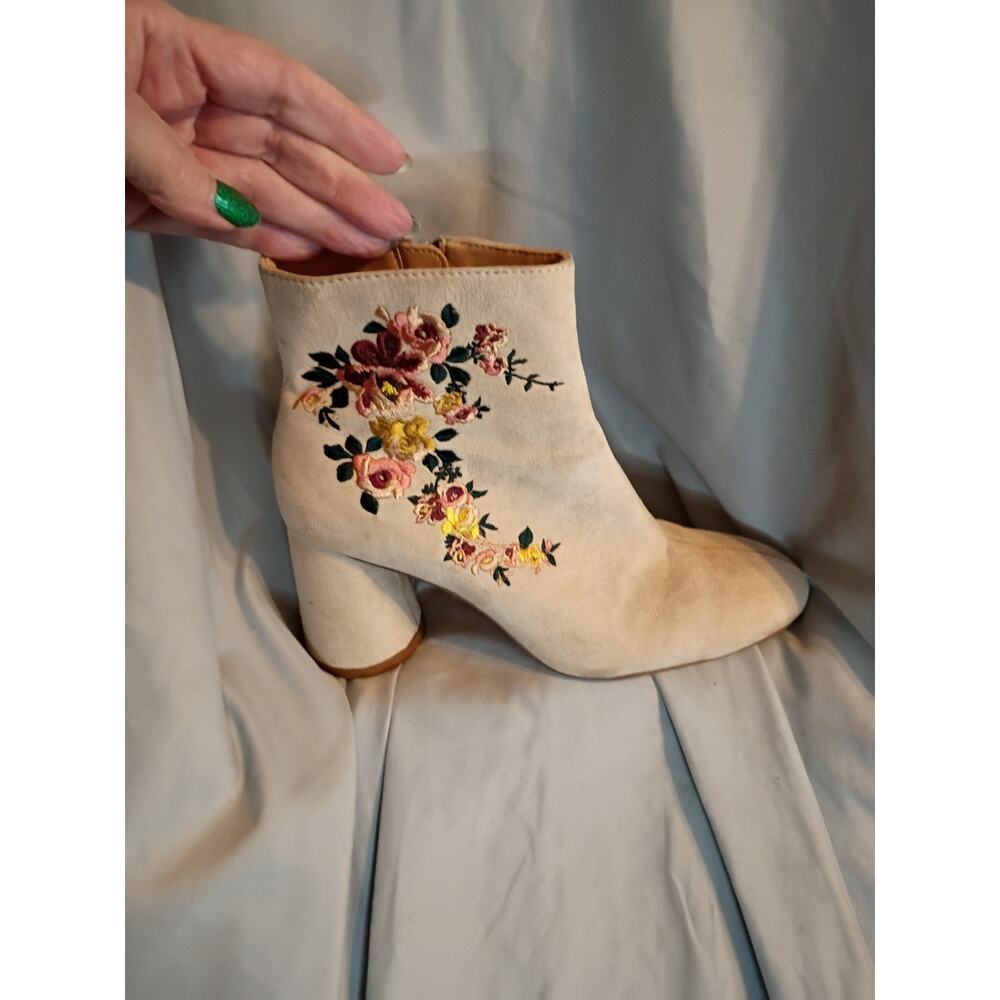 Zara Ankle Boots Tan Suede Floral Embroidered Sz 6.5 Boho Festival - Picture 4 of 10